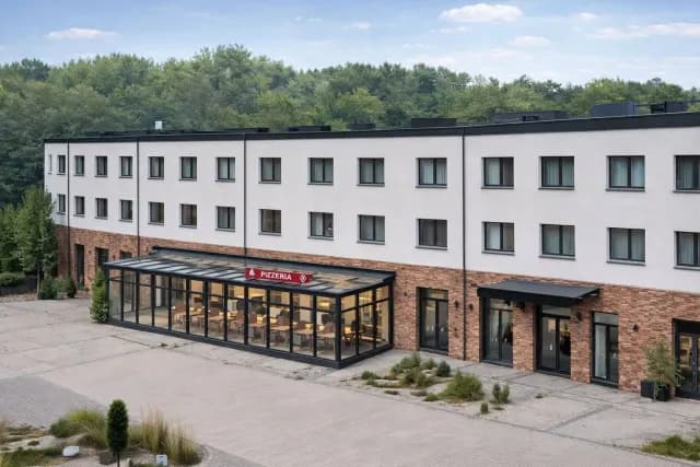 Hotel Jantor 35 pokoi plus lokale użytkowe w parterze - obiekt do rewitalizacji z opcją natychmiastowych przychodów