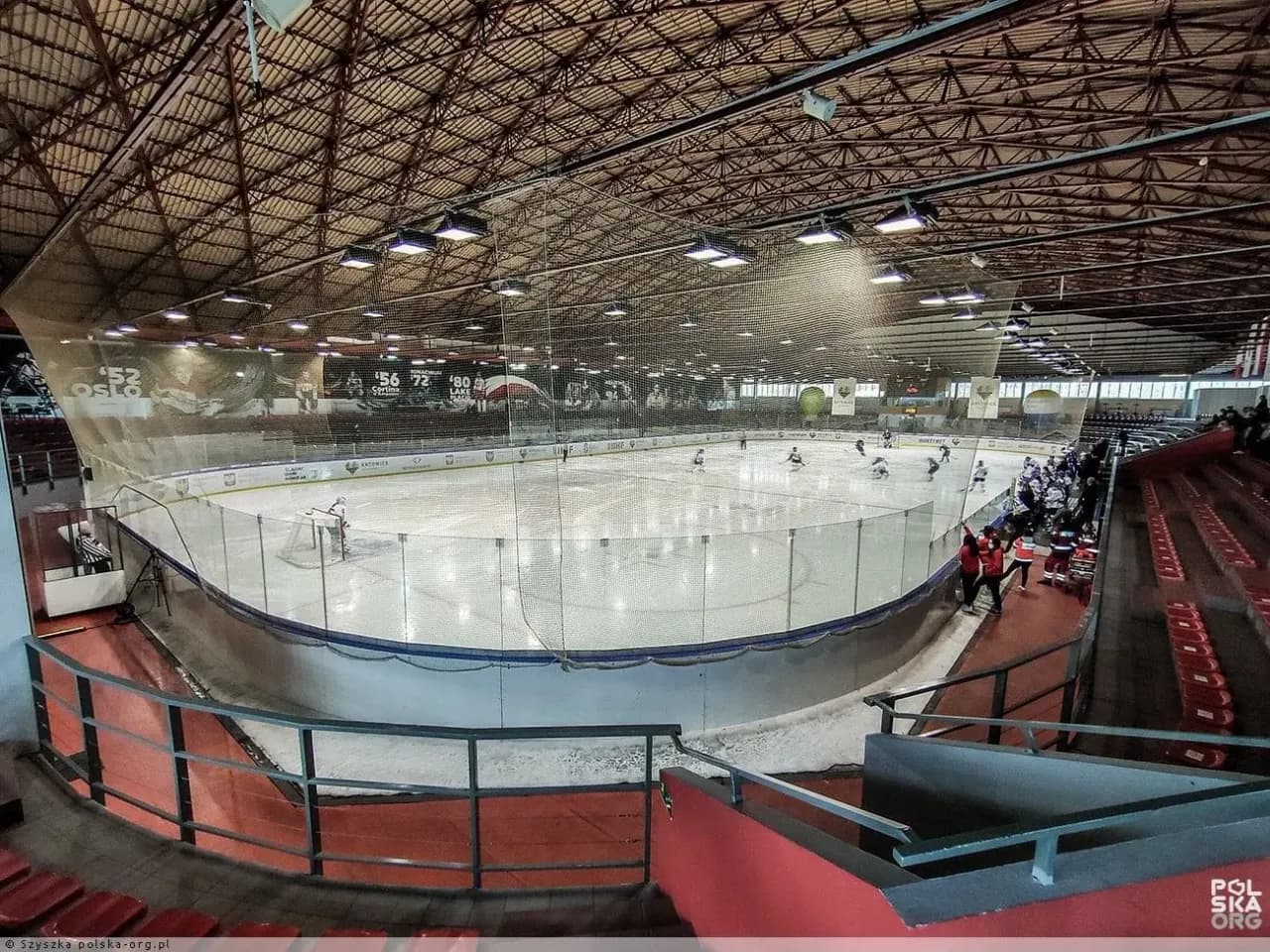 Lokale biurowe w przyziemiu hostelu Jantor ( 15m2 plus ) w stanie deweloperskim