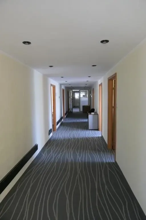 Biurowiec z dojazdem z A1